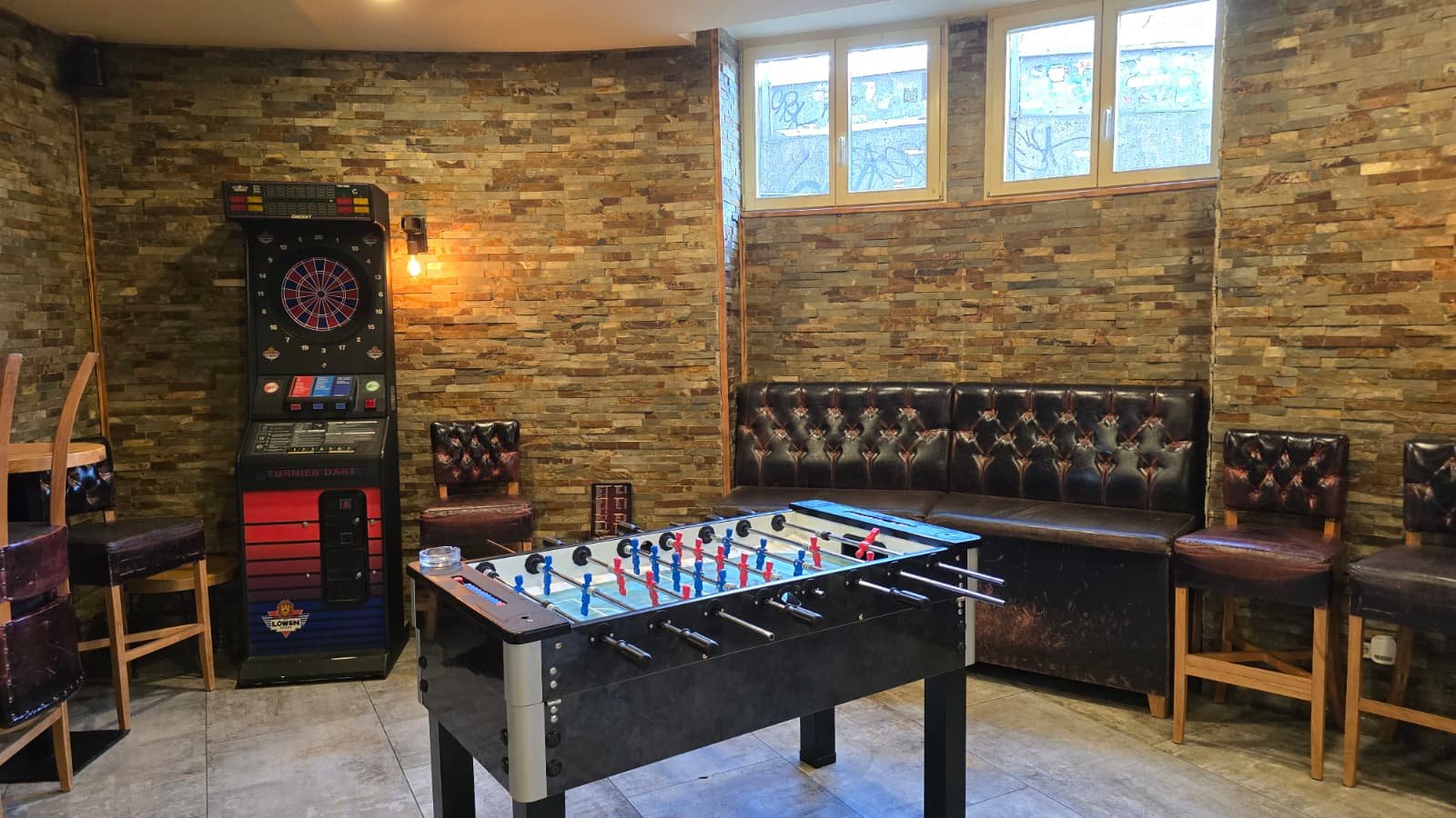 SEFA Dart-Ecke mit elektronischer Dartscheibe